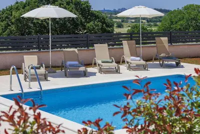 Image de Maison de vacances privée avec Wifi, climatisation, piscine privée, Tv, terrasse, vue panoramique