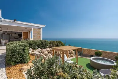 Image de Belle maison de vacances privée avec climatisation, Wifi, Tv, terrasse, vue panoramique, parking