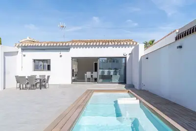 Image de Maison de vacances privée avec climatisation, Wifi, piscine privée, Tv, terrasse, animaux admis