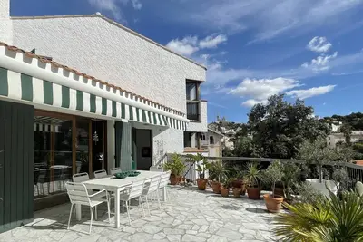 Jo 2024! Magnifique maison avec grande terrasse à 200m de la Corniche et la mer!