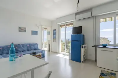 Image de Confortable appartement pour 4 personnes avec climatisation, Wifi, balcon et parking