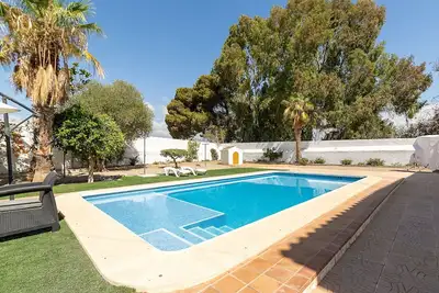 Image de Merveilleuse maison de vacances privée avec Wifi, piscine privée, Tv, patio et parking