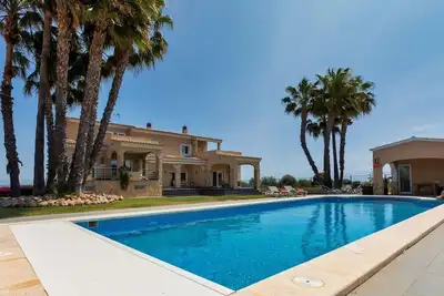 Image de Maison de vacances privée avec Wifi, climatisation, piscine privée, Tv, patio, parking