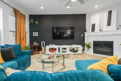 Image de Modern Eclectic Downtown Home w/Rooftop Terrace