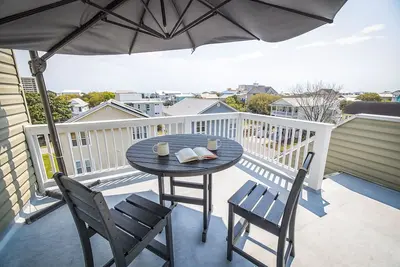 Image de Saltwater Sanctuary•4bd•5ba•Walk to Beach•Quiet Neighborhood