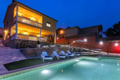Image de Magnifique maison de vacances privée avec piscine privée, Wifi, Tv, patio, animaux admis, parking