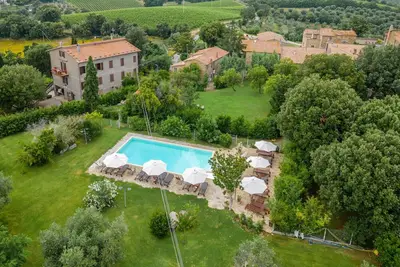 Image de Joli appartement dans une maison de vacances avec climatisation, piscine, Wifi, Tv, patio