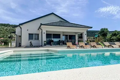 Image de Maison de vacances privée avec climatisation, Wifi, piscine privée, Tv, terrasse, vue panoramique