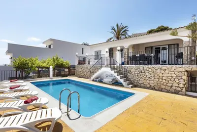 Image de Maison de vacances privée avec Wifi, piscine privée, climatisation, Tv, terrasse, parking