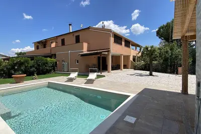 Image de Maison de vacances avec Wifi, piscine privée, climatisation, Tv, terrasse, animaux admis, parking