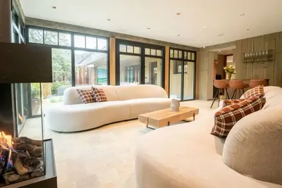 Image de Magnifique maison de vacances privée pour 12 personnes avec Wifi, Tv, patio et parking