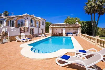 Image de Belle maison de vacances privée avec Wifi, climatisation, piscine privée, Tv, patio, parking