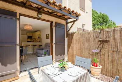 Image de Confortable appartement avec climatisation, Wifi, piscine, Tv, terrasse, animaux admis et parking