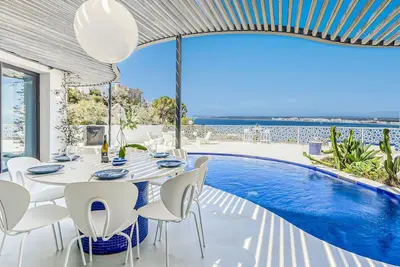 Image de Maison de vacances privée avec Wifi, climatisation, piscine privée, Tv, terrasse, parking