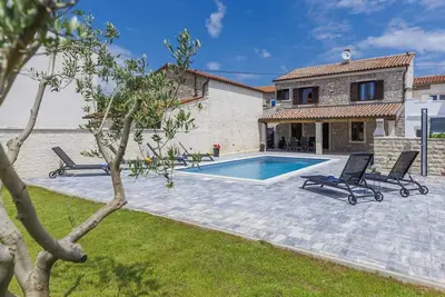 Belle maison de vacances avec Wifi, piscine privée, climatisation, Tv, terrasse et parking