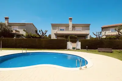 Image de Belle maison de vacances privée avec piscine, climatisation, Wifi, Tv, terrasse et parking