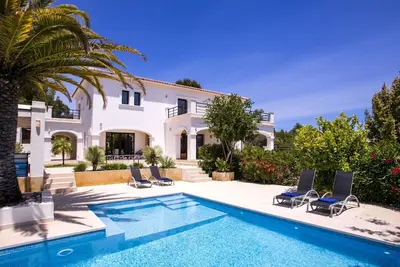 Image de Belle maison de vacances privée avec piscine privée, climatisation, Wifi, Tv, patio et parking