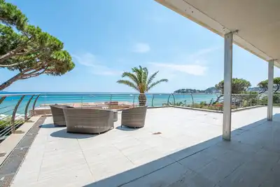 Image de Belle maison de vacances privée pour 9 personnes avec climatisation, Wifi, Tv, terrasse et parking