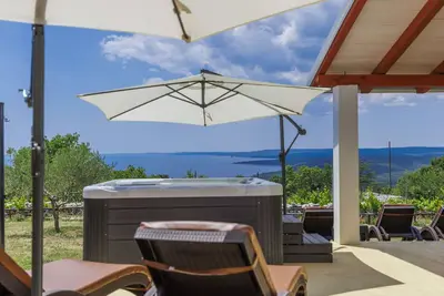 Image de Maison de vacances avec climatisation, Wifi, bain Ă remous, Tv, terrasse, animaux admis, parking