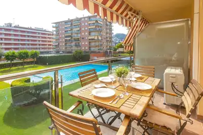 Image de Joli appartement avec Wifi, piscine, climatisation, Tv, balcon, animaux admis et parking