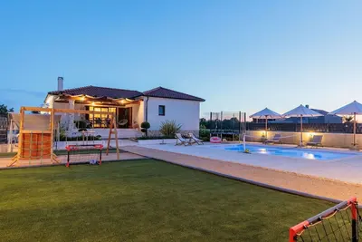 Image de Belle maison de vacances privée avec Wifi, climatisation, piscine privée, Tv et patio
