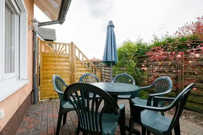 Agréable appartement dans une maison de vacances avec Wifi, Tv, terrasse, animaux admis et parking