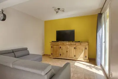 Image de Belle maison de vacances privée pour 6 personnes avec climatisation, Wifi, Tv, terrasse et parking