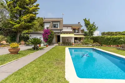 Image de Maison de vacances privée avec climatisation, piscine privée, Wifi, Tv, terrasse, animaux admis
