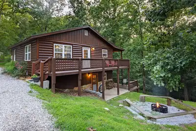 Image de Take It Easy Cabin with Hot tub - Pet Friendly!