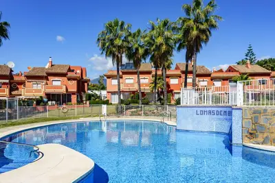 Image de Maison de vacances avec Wifi, piscine, climatisation, Tv, terrasse, animaux admis, parking