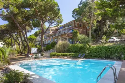 Image de Agréable appartement pour 4 personnes avec climatisation, piscine, Wifi, Tv, terrasse et parking