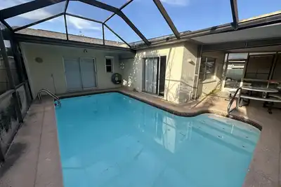 Image de pool house near Hudson beach