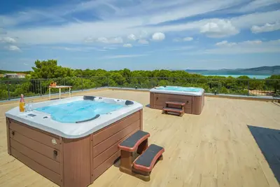 Image de Joli appartement pour 6 personnes avec Wifi, piscine, climatisation, Tv, terrasse et parking