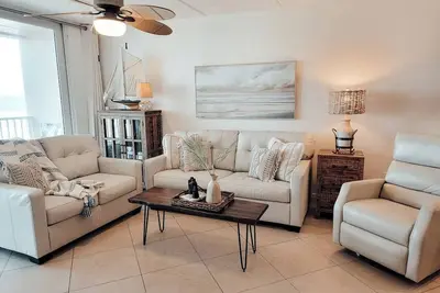 Image de Atlantic Shores Oceanfront Condo - Heated Saltwater Pool Incredible Sunrises
