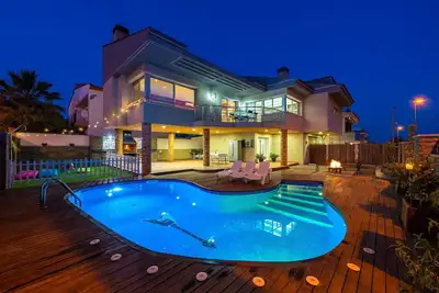 Image de Maison de vacances privée avec piscine privée, Wifi, climatisation, bain à remous, Tv, patio