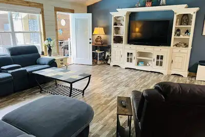 Image de 4 Bed 2 Bath home w/Private Pool, Hot Tub & Sauna. Close to Beaches!