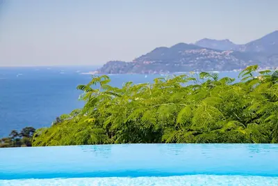 Image de Luxueux appartement Cannes, Vue Mer et Piscine A Debordement