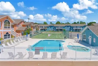 Image de Very close to all Disney Parks, restaurants, shops, the iconic Old Town & more!