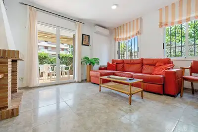 Image de Maison de vacances 'Villa Jordi Y Nuri' avec terrasse privée, Wi-Fi et climatisation