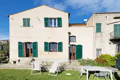 Image de Appartement 'Le Case Del Sole - Il Rustico' avec vue sur la mer, Wi-Fi et climatisation