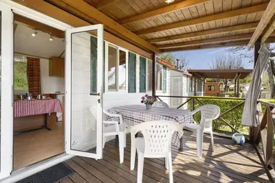 Image de Caravane 'Mobile Home Comfort Standard' avec vue sur le lac, piscine partagée et Wi-Fi