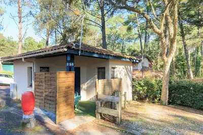 Image de Studio 'Saint Amon' avec piscine partagée, terrasse privée et climatisation
