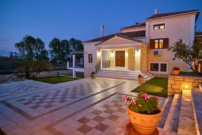 Image de Luxury Utopia Beach Villa: Coastal Comfort in Corfu Village