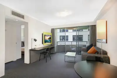 Image de Large 1 Bedroom Unit + Car Space Parramatta Cbd