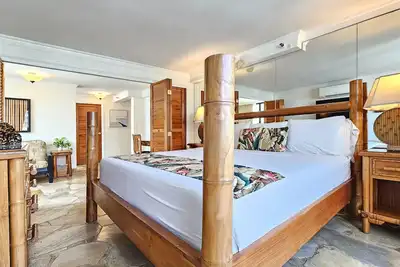 Image de 🛩 🎟Bamboo Waikῑkῑ Hotel 11thFlr 1Bedroom w/Kitchen+Pool+Lanai Check the🗓&🏷