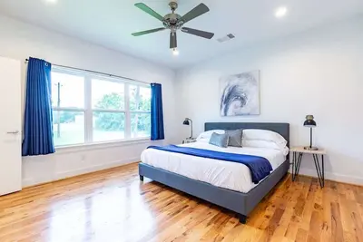 Image de 111 Lavish Bungalow 1753! Medical Center, Stadiums ⭐️⭐️⭐️⭐️⭐️