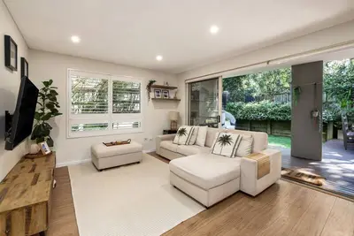 Image de Chic 2-Bed Dee Why Haven with Backyard & Bbq