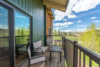 Image de Epic Views-Heated Pool-Hot Tub-Grill -Walk to Mtn/Town Bus Stop-Deck-2 Br + Loft-Ski Locker@Base