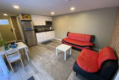 Image de Guest house 35 minutes to downtown Vancouver by bus, 1bed/1bath, full kitchen