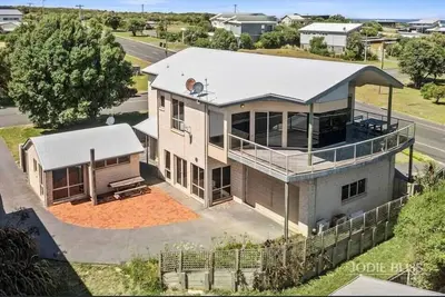 Image de 12 Apostles Beach House; with ocean & valley views